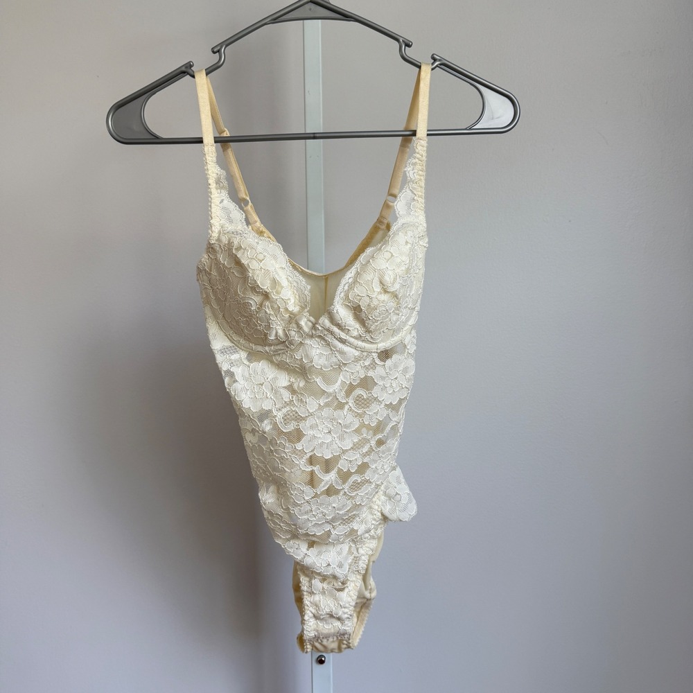 Victoria's Secret Lace Dainty Ethereal Coquette Bridal Teddy Bodysuit 34A Ivory